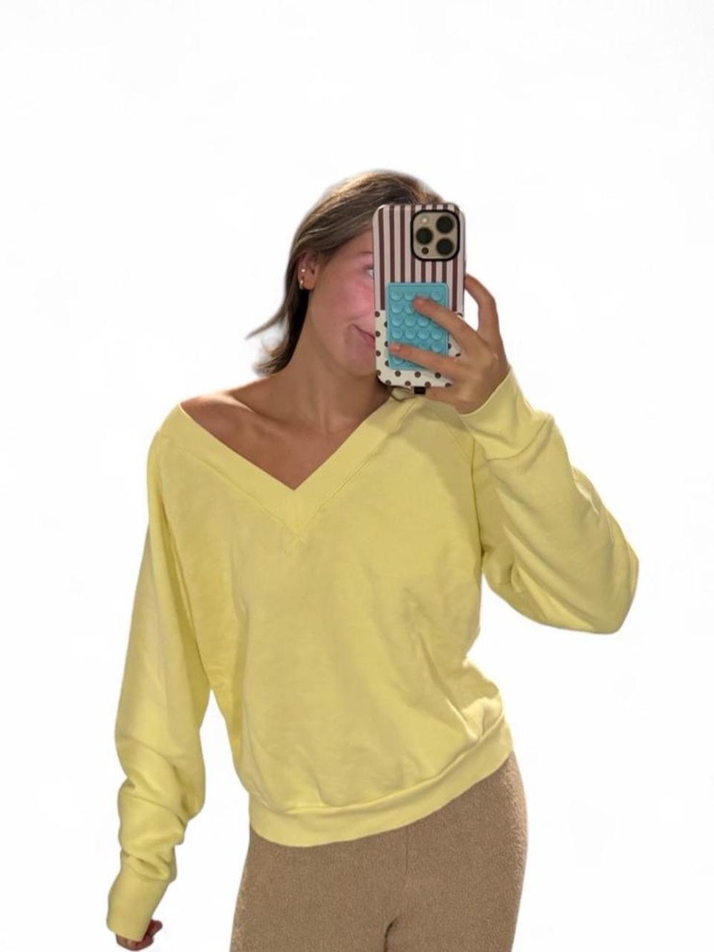 Universal Thread Women’s Small Yellow V-Neck Pullover Sweater